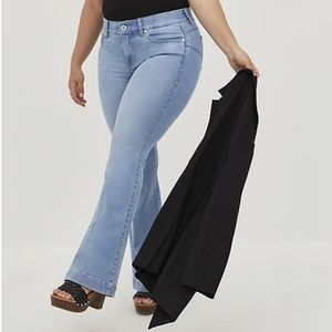 BOMBSHELL FLARE PREMIUM STRETCH HIGH-RISE JEAN Torrid 16 short